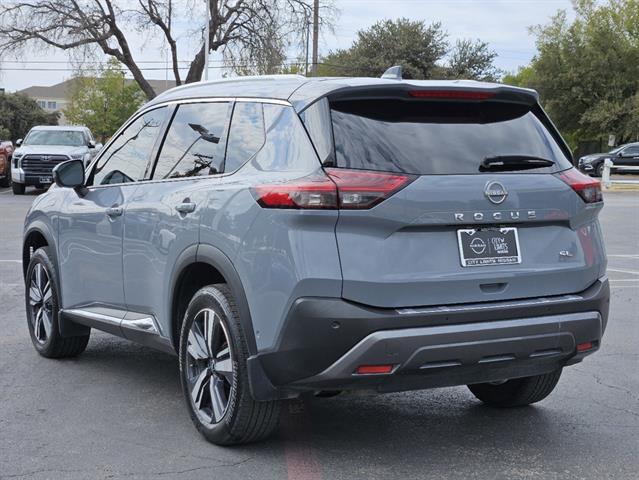 2023 Nissan Rogue SL 3