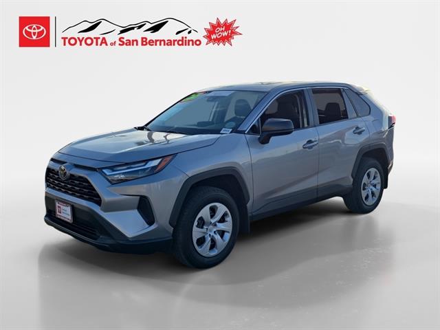 2025 Toyota RAV4 LE's photo