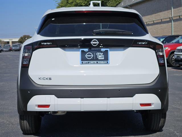 2025 Nissan Kicks S 4