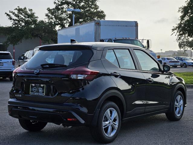 2024 Nissan Kicks S 3