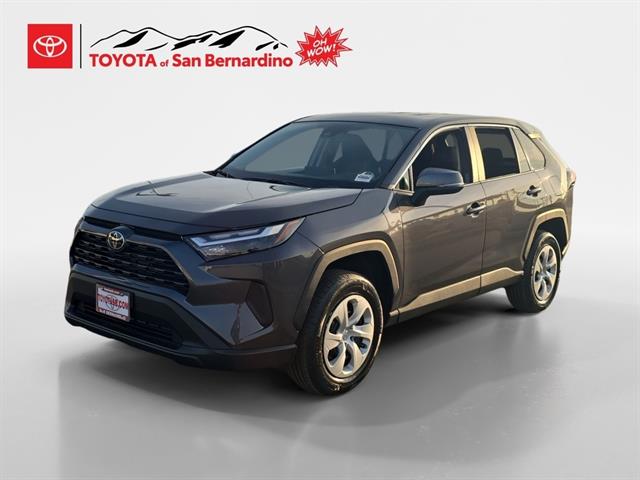2025 Toyota RAV4 LE's photo