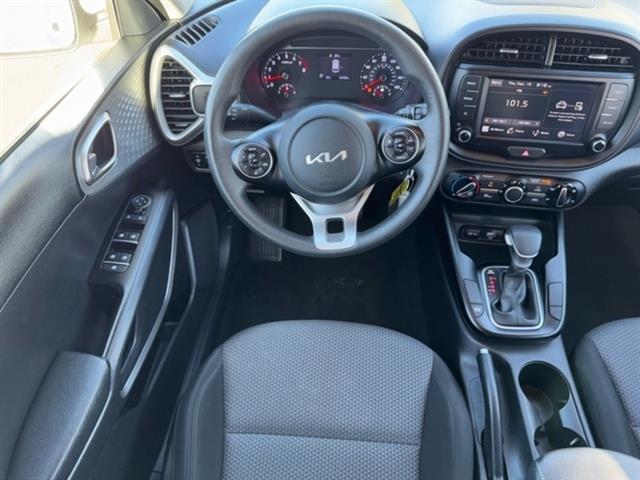 2022 Kia Soul LX 17