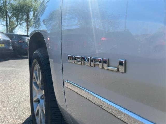 2020 GMC Yukon XL Denali 13