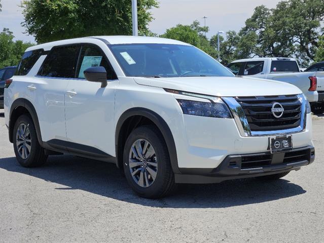 2024 Nissan Pathfinder S 2