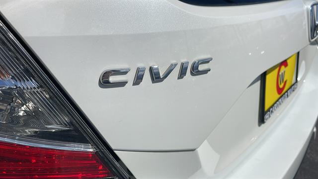 2018 Honda Civic Hatchback Sport 28