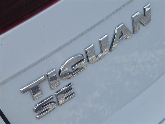 2021 Volkswagen Tiguan SE 8
