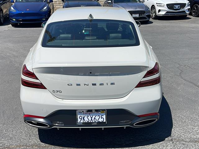 2024 Genesis G70 2.5T Standard 8