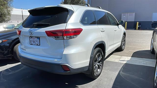 2018 Toyota Highlander LE 4dr SUV (3.5L V6) 2