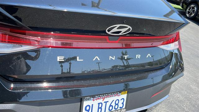 2024 Hyundai Elantra SE 31