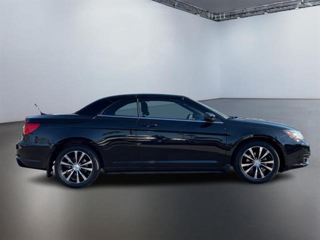 2012 Chrysler 200 S 3