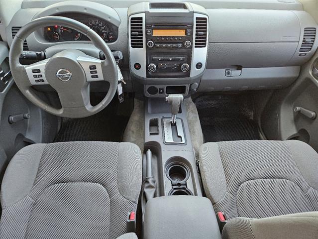 2015 Nissan Frontier SL 16