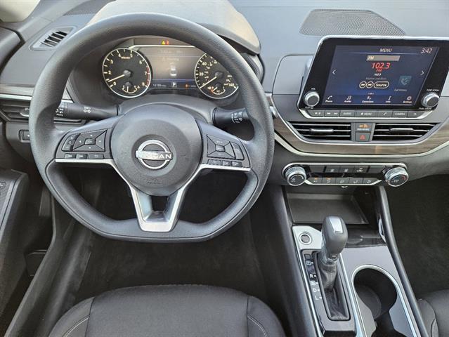 2024 Nissan Altima 2.5 SV 19