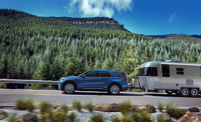 Ford Explorer towing RV